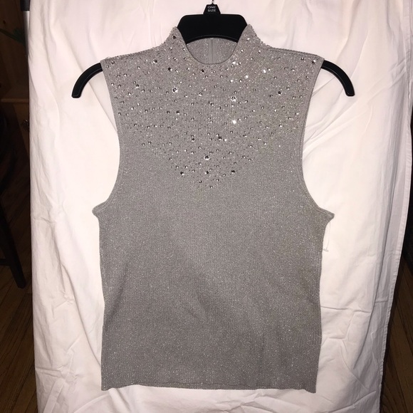Silver knit with beaded collar embellishment. - Picture 2 of 8